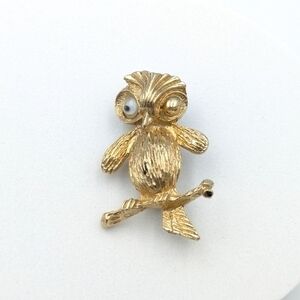Vintage VERY unique fun Sarah Coventry owl brooch pin